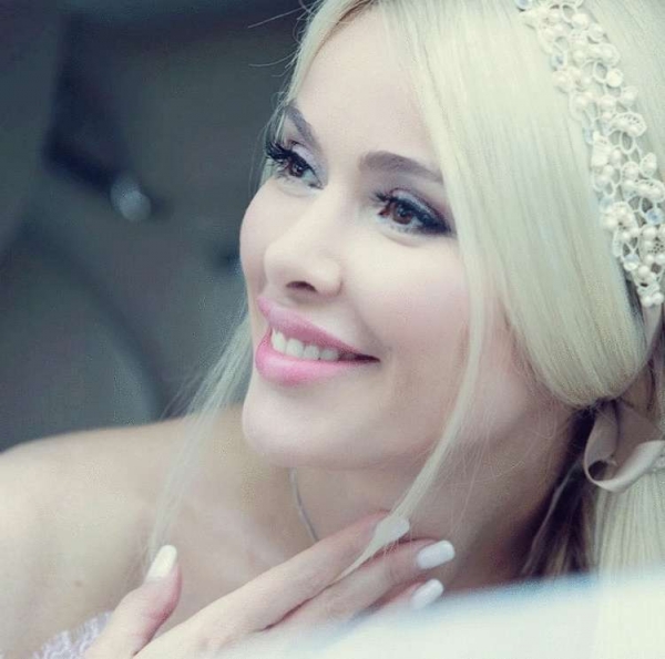 Певица и модель Алена Кравец поделилась в сети подробностями непростой жизни жены олигарха