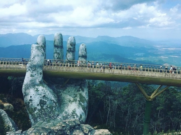 Этот мост во Вьетнаме настолько необычный, что вам захочется на прогулку прямо сейчас!